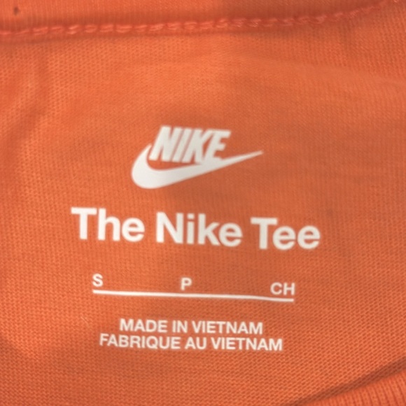 Nike crop tee, size small NEW with tags - Picture 2 of 2